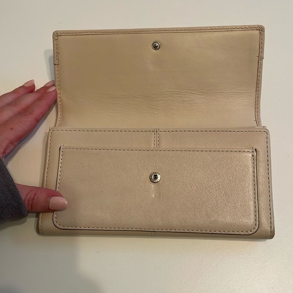 Coach Soho Pleated Tri-Fold White Bone Lined Long Classic Clutch Wallet - Picture 4 of 9